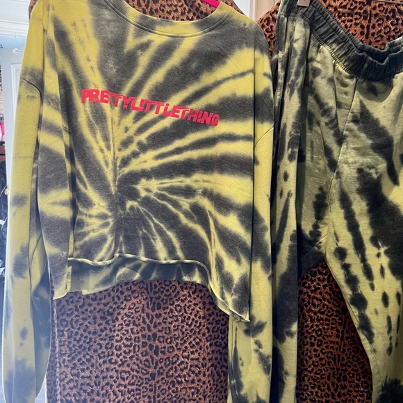 PRETTY LITTLE THING JOGGER AND MATCHING TIE DIE CUT OFF HOODIE - Picture 4 of 6
